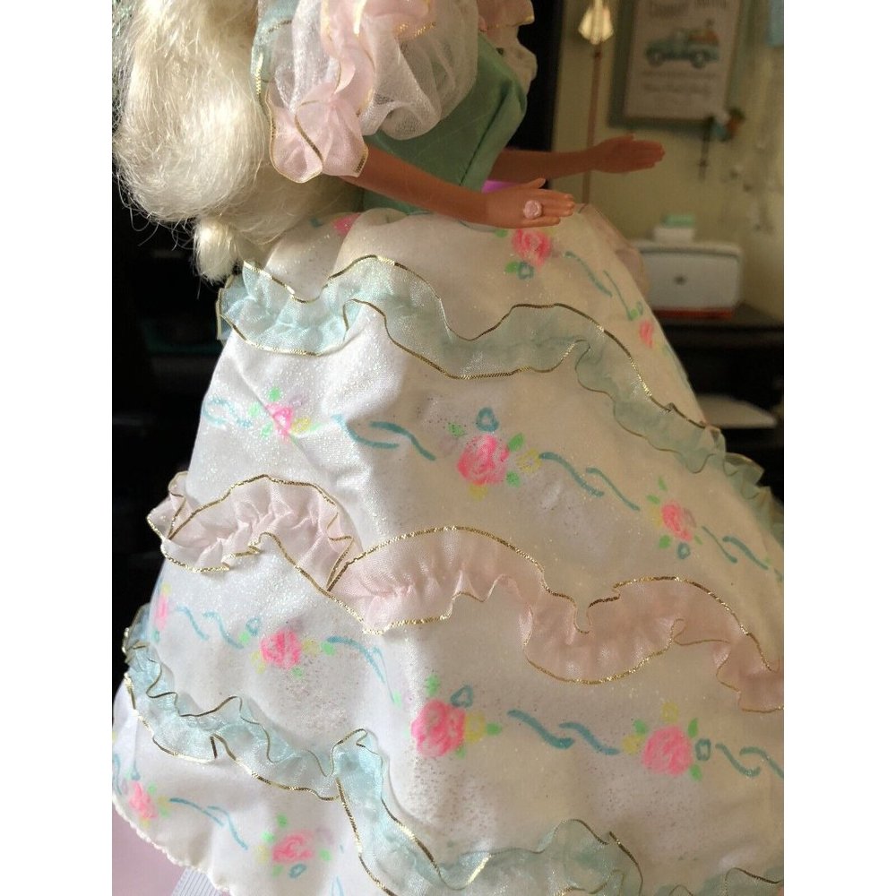 Birthday Party Barbie Doll NRFB Vintage 1992 - Picture 5 of 6